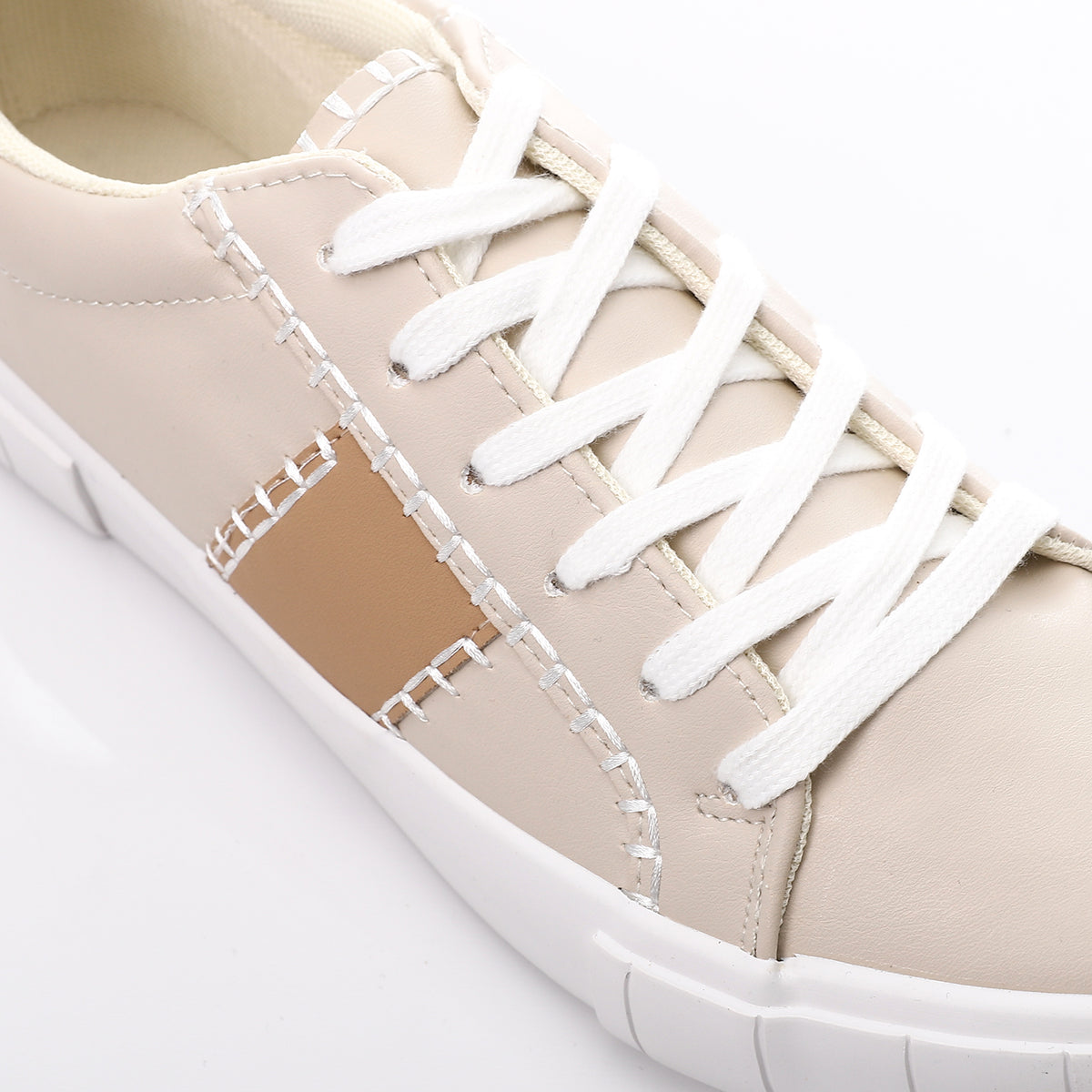 GPS-DJTF-002 Stitched Details Sneakers