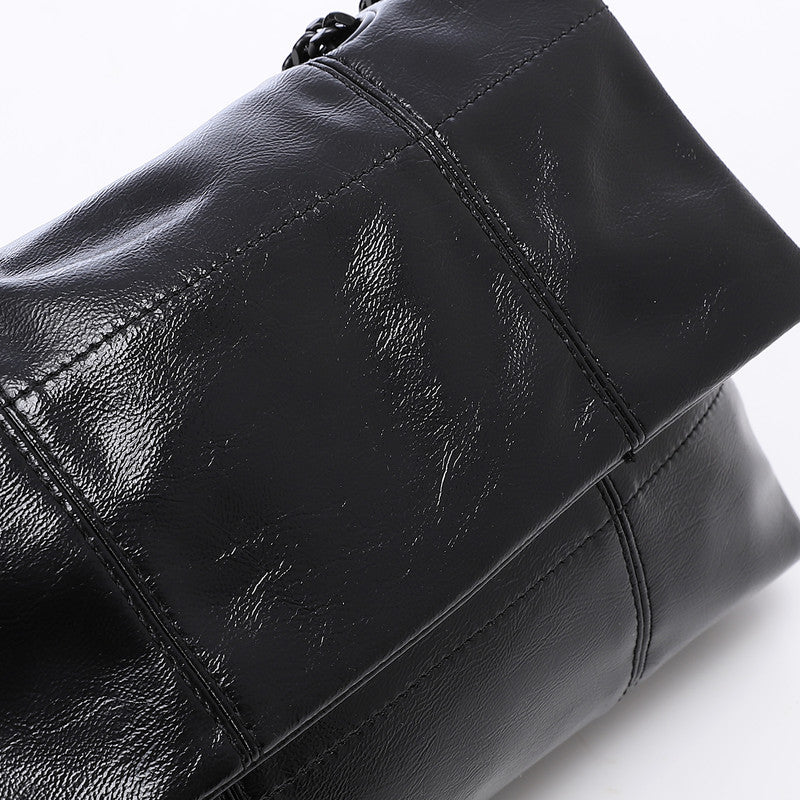 DEE-DVTS-003 Crinkle Patent Chain Shoulder Bag