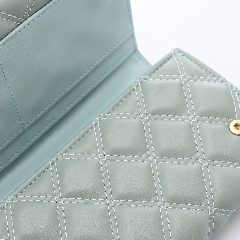 LID-DJTV-029 Lock Closure Quilted Wallet