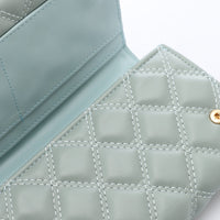 LID-DJTV-029 Lock Closure Quilted Wallet